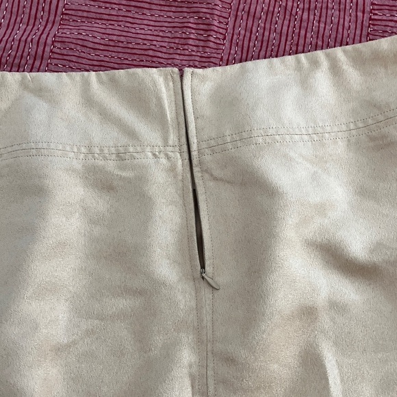 George women’s size 12 microsuede Tan below the knee midi Skirt - Picture 12 of 13